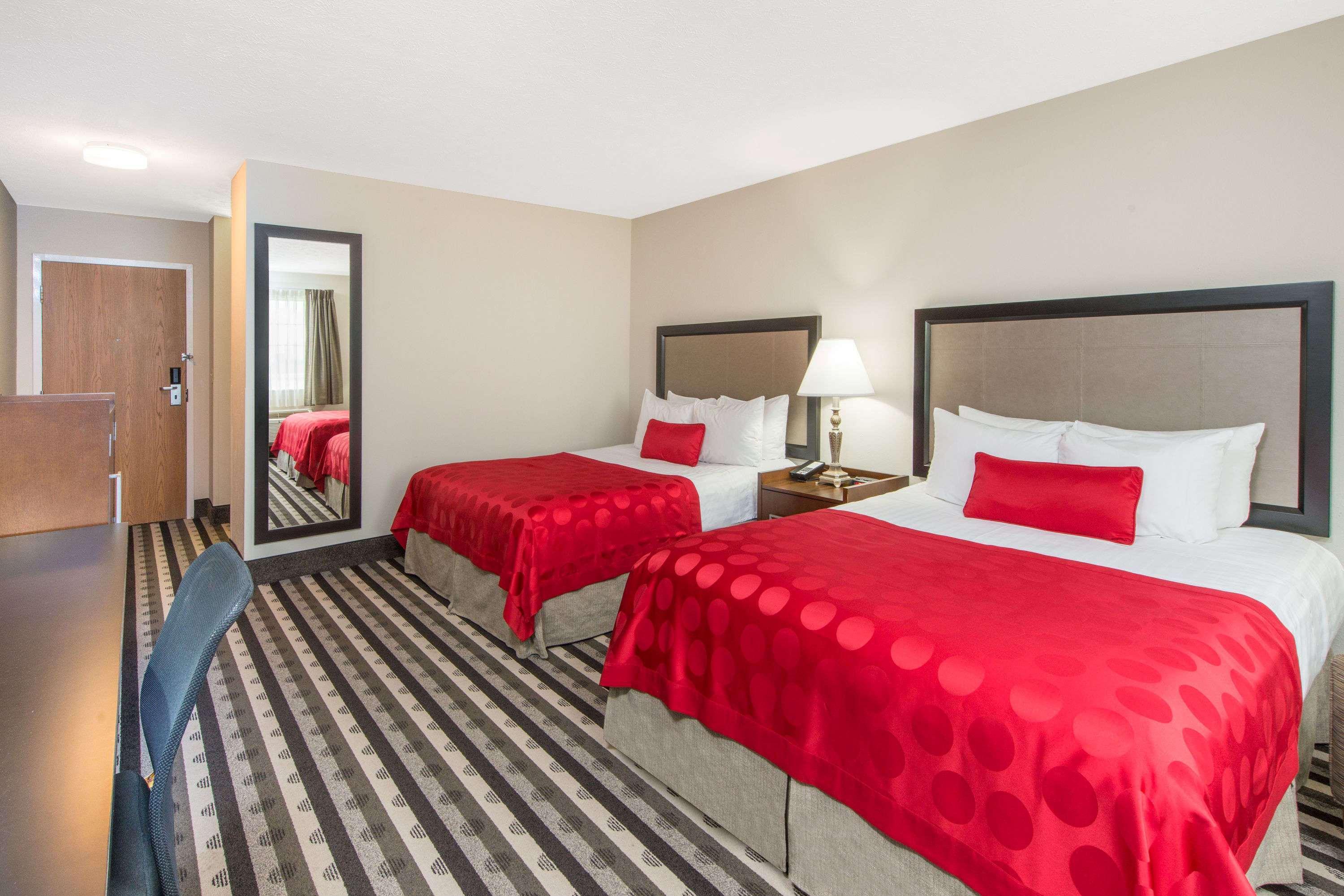 Ramada By Wyndham Springfield North Hotel Kültér fotó