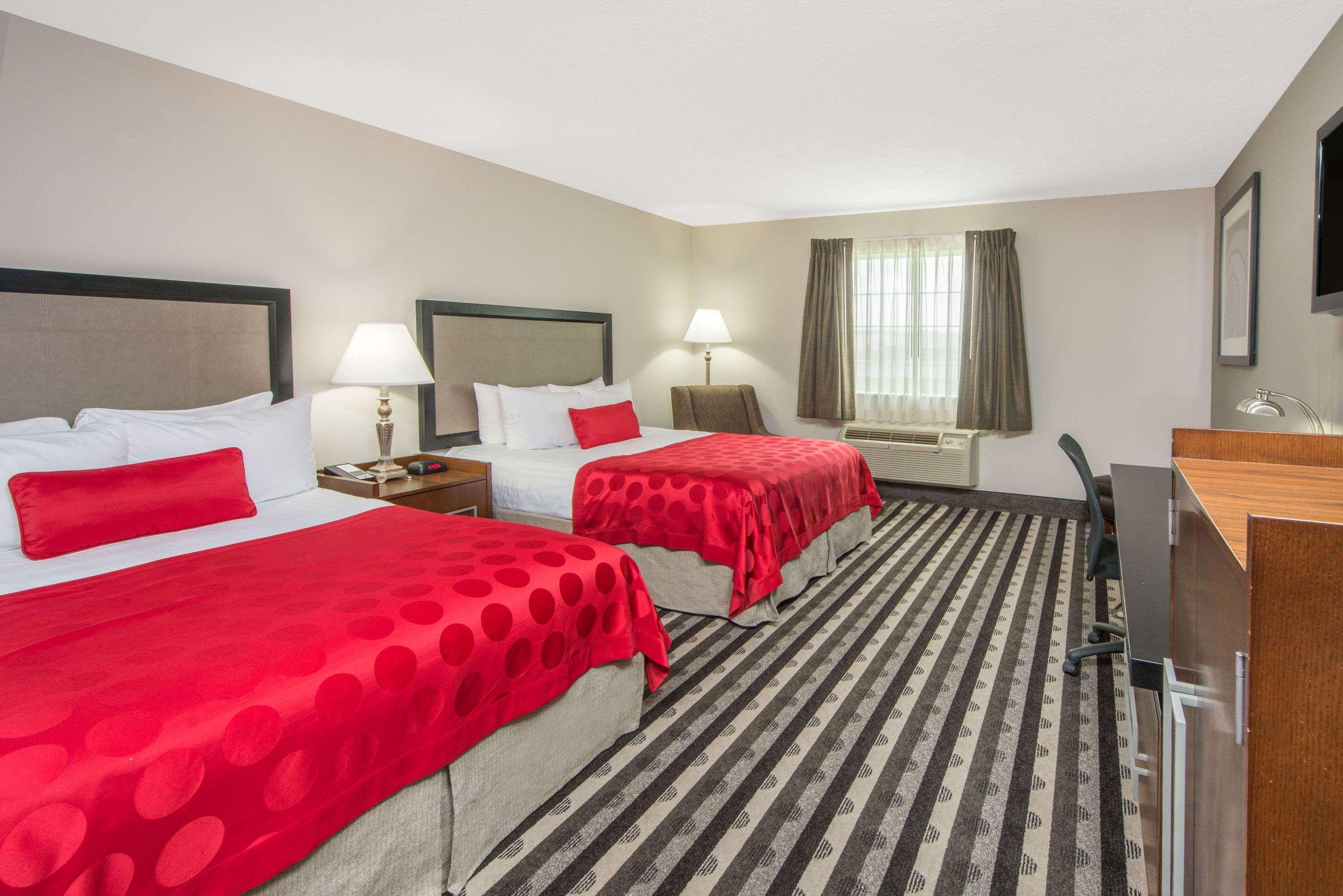 Ramada By Wyndham Springfield North Hotel Kültér fotó