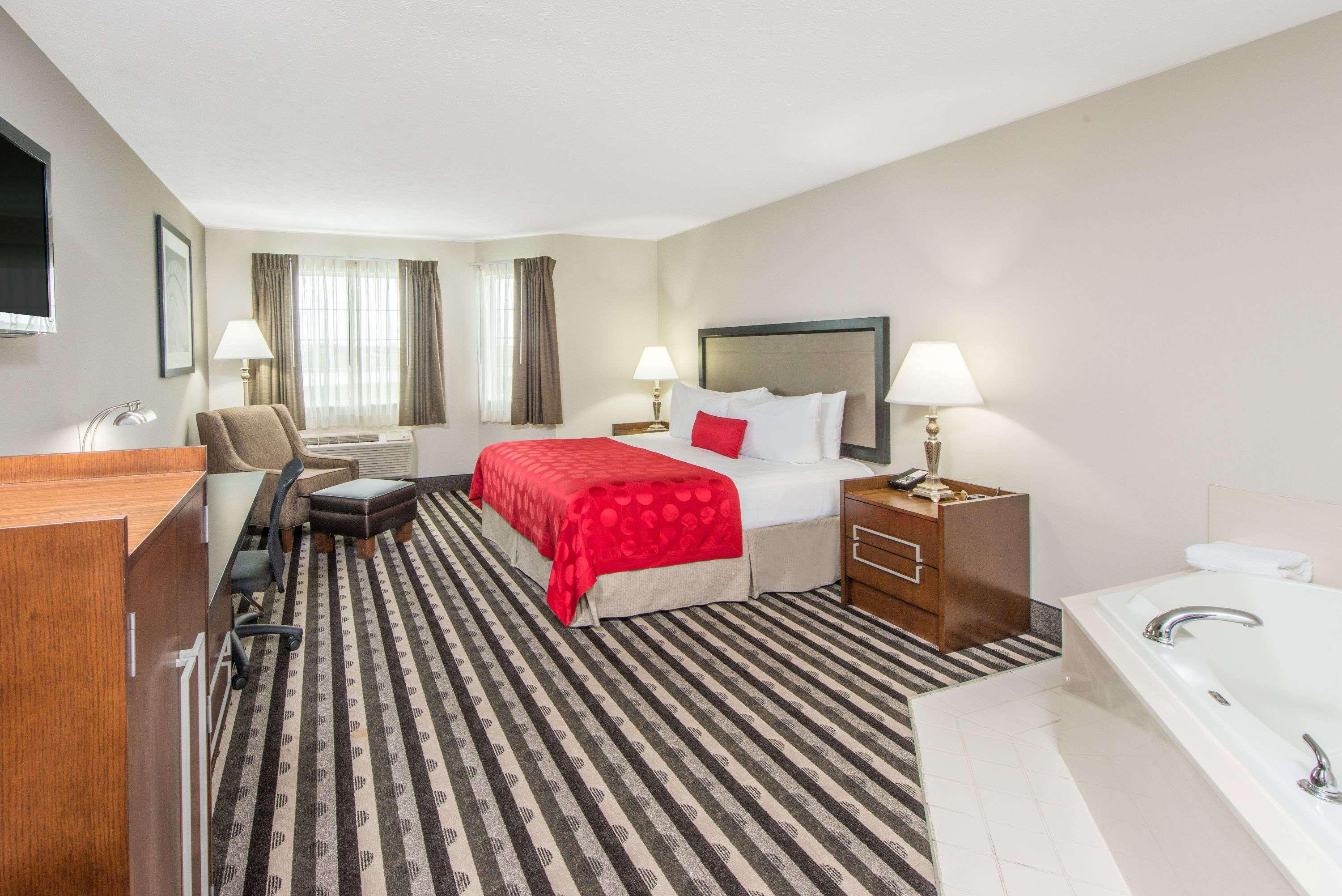 Ramada By Wyndham Springfield North Hotel Kültér fotó