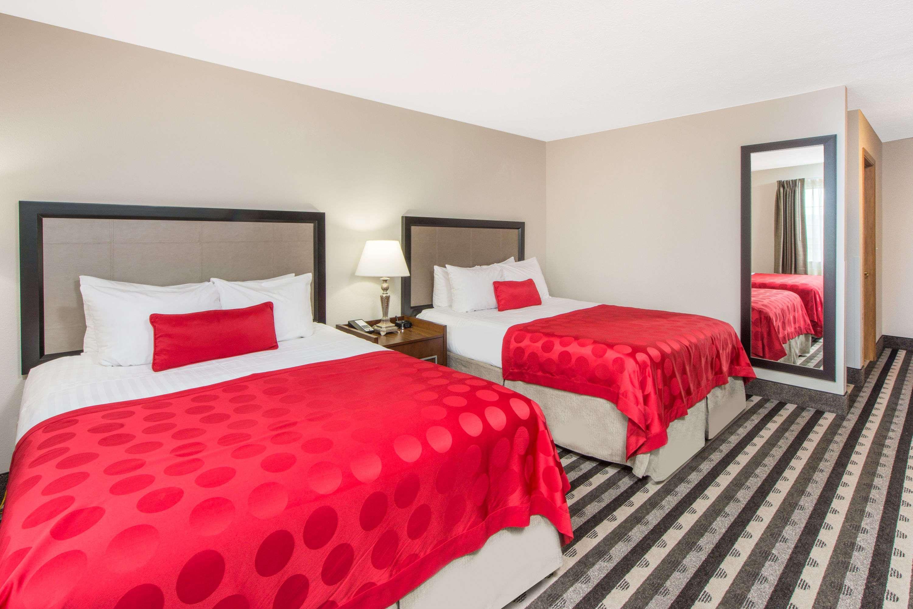 Ramada By Wyndham Springfield North Hotel Kültér fotó