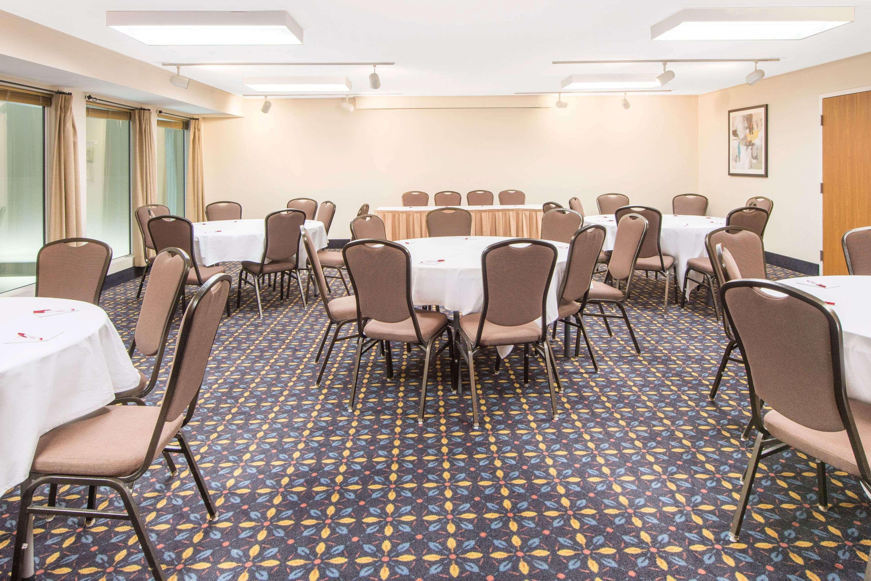 Ramada By Wyndham Springfield North Hotel Kültér fotó