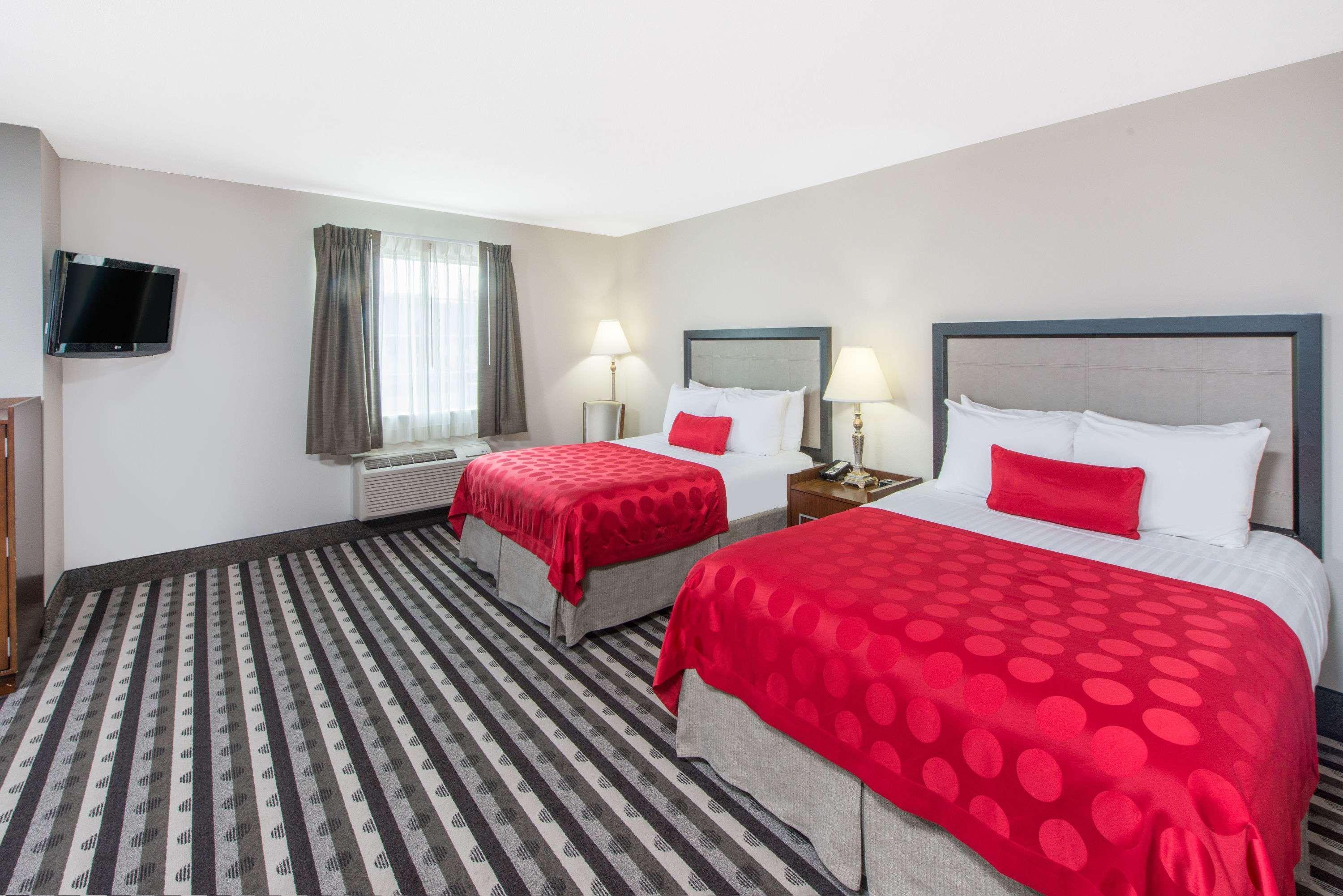 Ramada By Wyndham Springfield North Hotel Kültér fotó