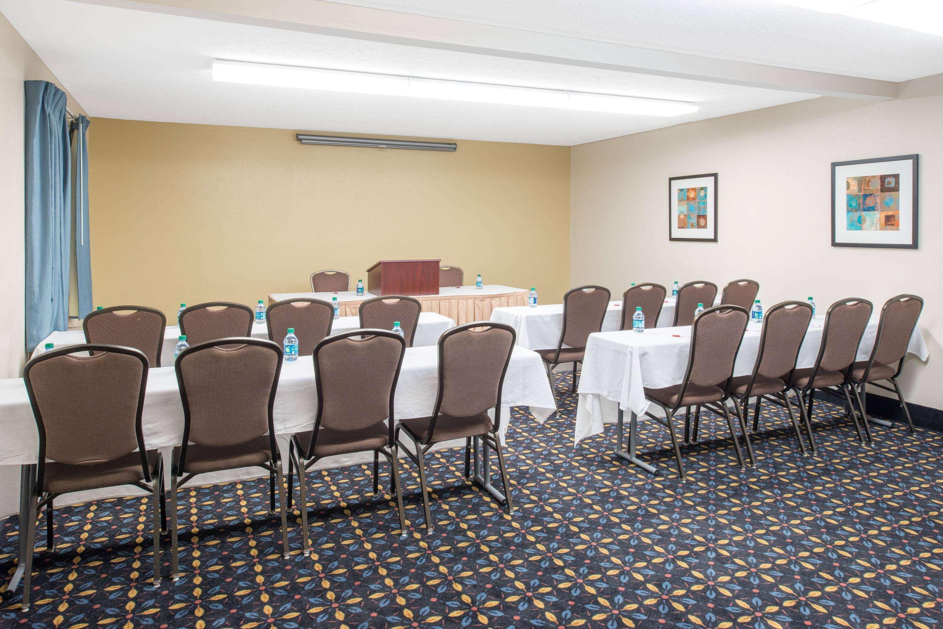 Ramada By Wyndham Springfield North Hotel Kültér fotó