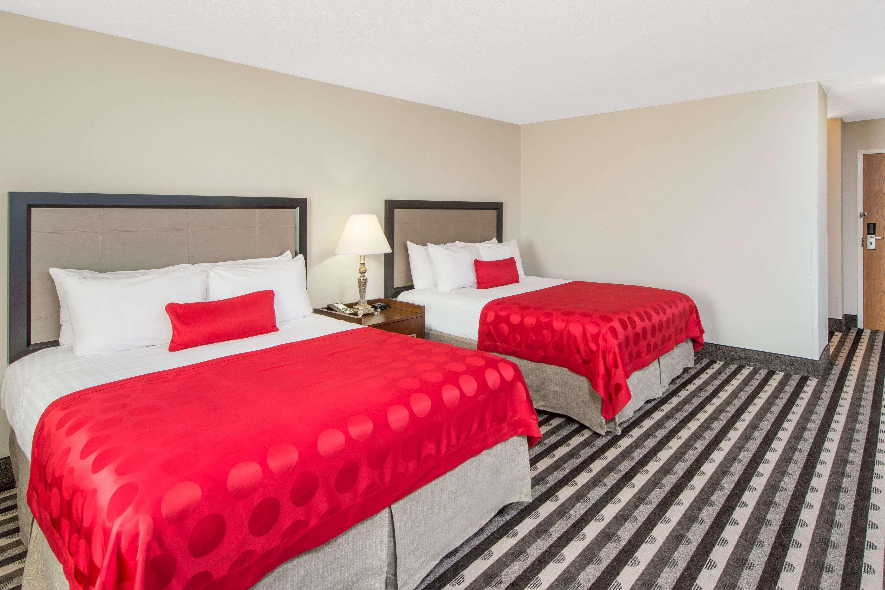 Ramada By Wyndham Springfield North Hotel Kültér fotó